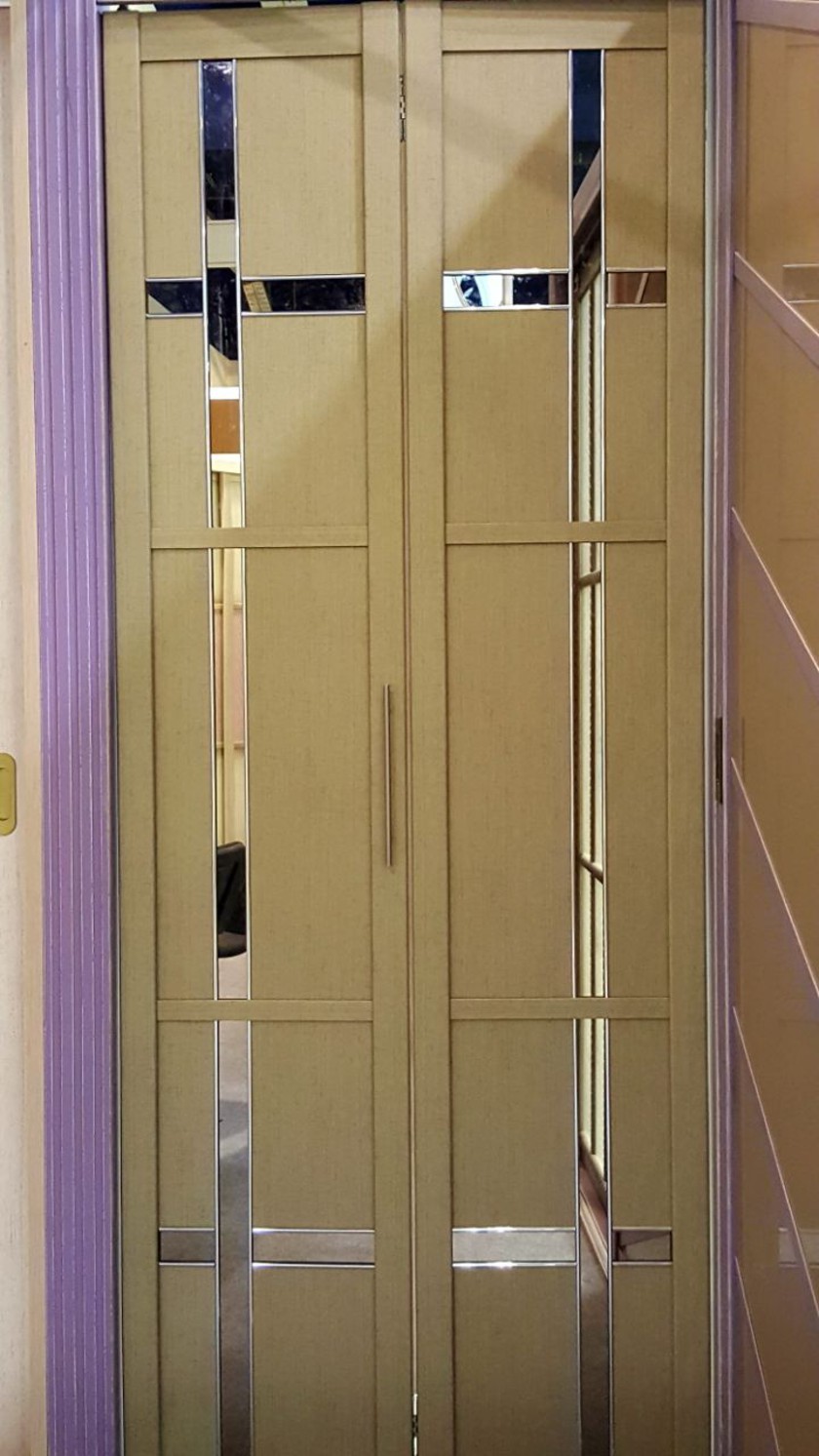 Двери гармошка шпонированные с зеркальным декором Гродно